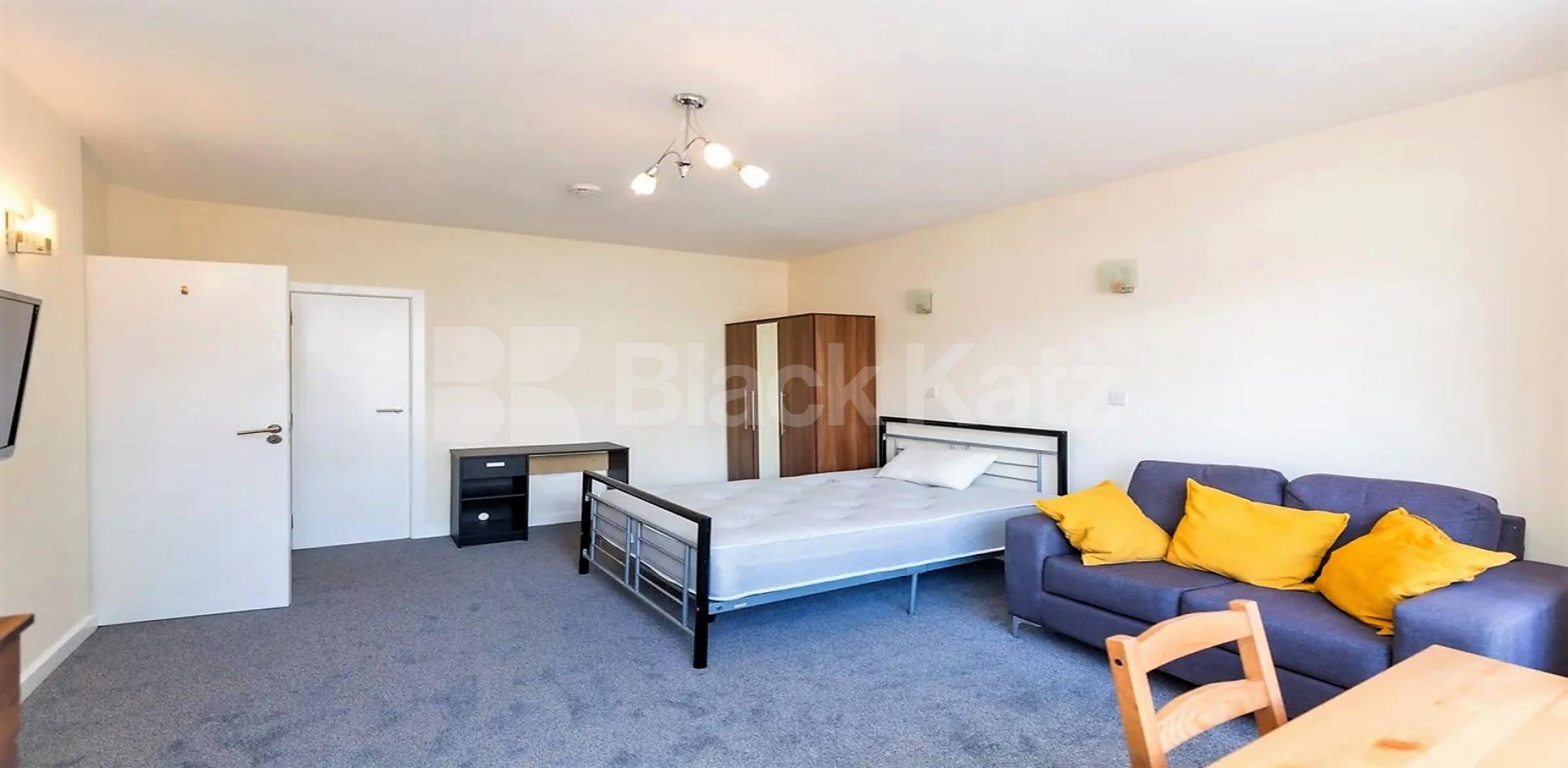 Spacious 2/3 bed located within minutes to tube and shops  Caledonian Road, Caledonian Road